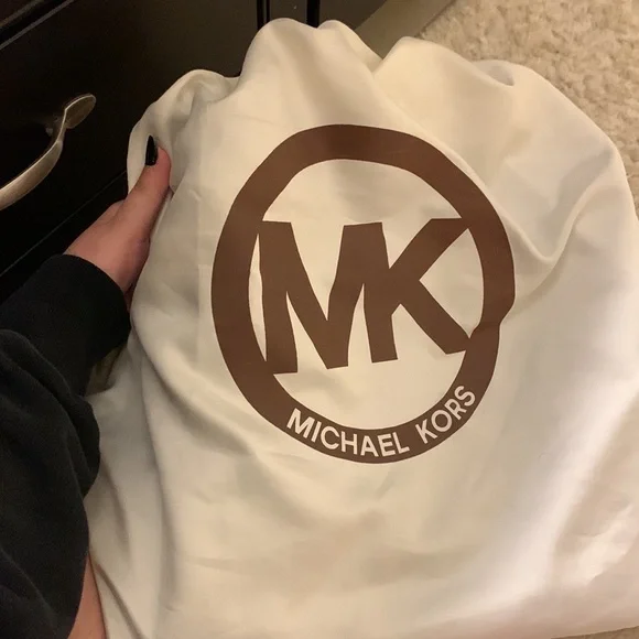 Michael kors purse - Picture 6 of 11